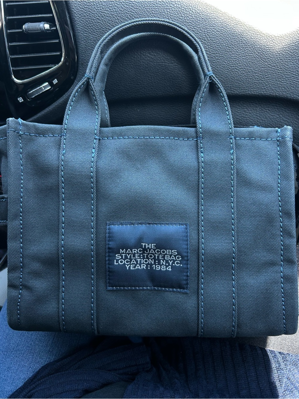 Marc Jacobs The Tote Bag - Picture 5 of 7